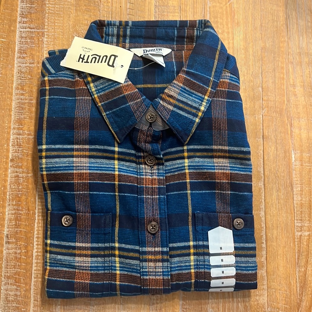 Women’s free swingin’ Duluth flannel shirt